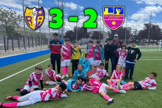Rayo arriacense 2013 fisioterapia IDUN “Iv�n y Miguel” 3-2 Salesianos 𠇊rturo”.  Remontada hist�rica. 
