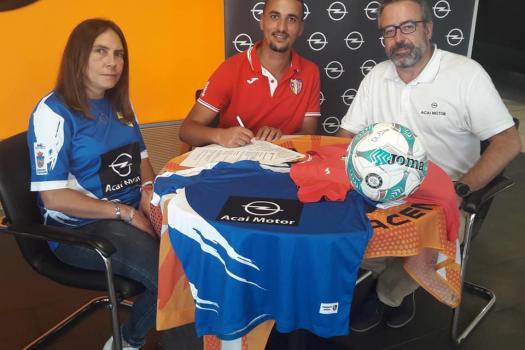 ABDELKABIR HAKKI firma con el Rayo Arriacense.  