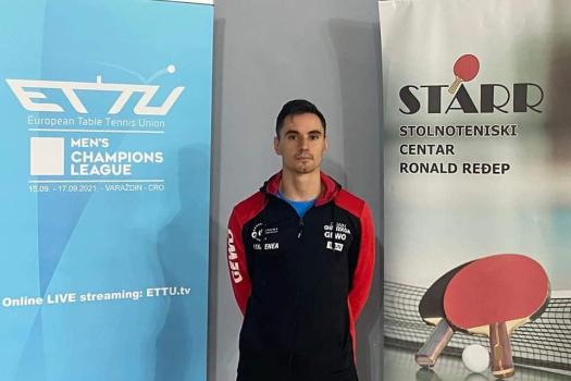 Nuestro fiel seguidor, Carlos Franco, se presenta con su nuevo equipo... IRUN ES DE CHAMPIONS!!!
