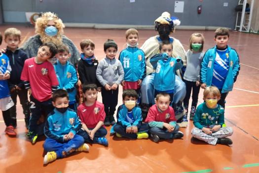 Sus Majestades, los Reyes de Oriente, visitan al Rayo.