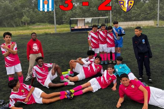Academia albiceleste 2013 3-2 Rayo arriacense 2013 “Iv�n” Fisioterapia IDUN. Derrota por la m�nima en el Escartin.