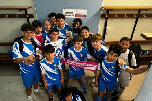 Azuqueca 2013 3-7 Rayo arriacense 2013 “Iv�n” Fisioterapia IDUN. Goles por doquier en un partido loco.