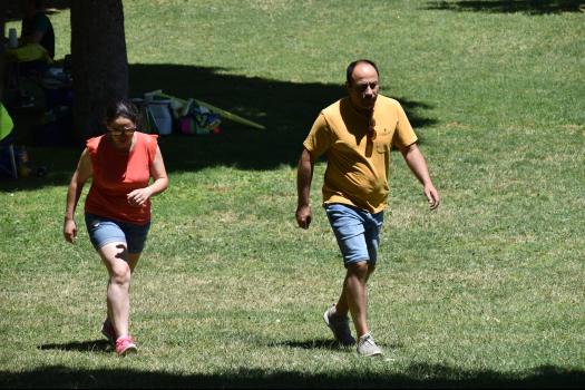 Que paz y tranquilidad, despu�s de llenar la panza, con una rica paella, viene la danza....viva el Rayo.