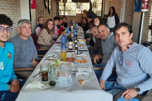 Comida tracional de entrenador@s y directiva, Rayo Arriacense.